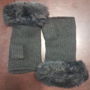 Ardene Fingerless Gloves w/ Faux Fur